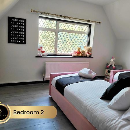 4 Bedroom House, Heathrow Airport, Luxe Inn 콘부룩 외부 사진