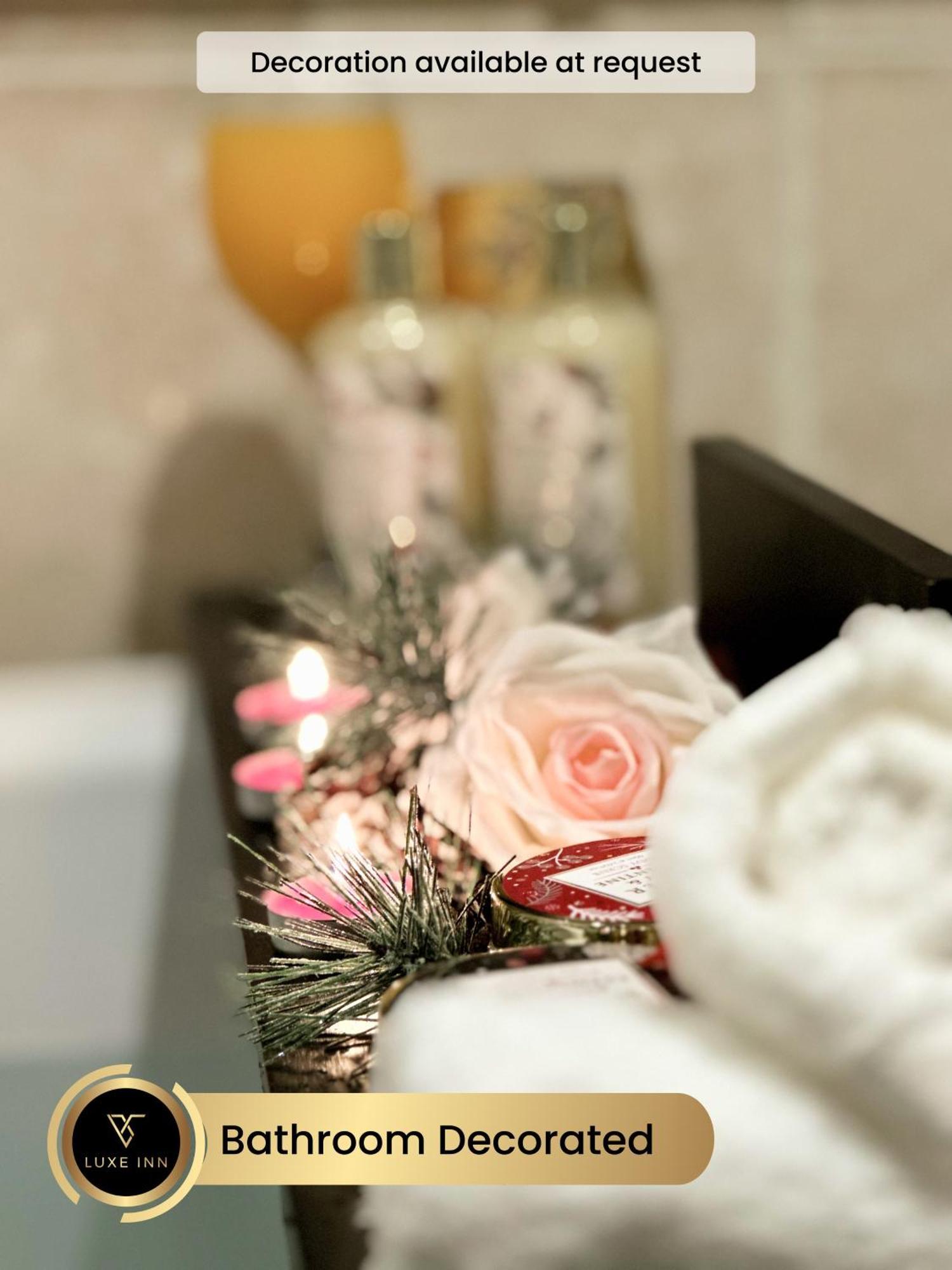 4 Bedroom House, Heathrow Airport, Luxe Inn 콘부룩 외부 사진
