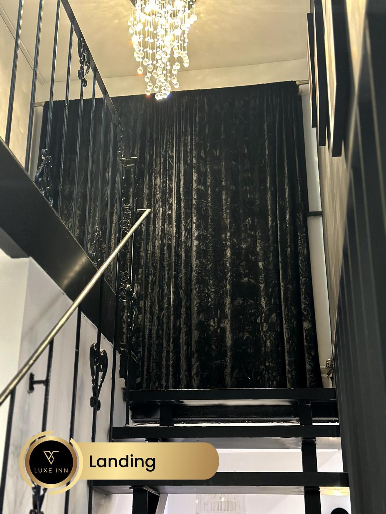 4 Bedroom House, Heathrow Airport, Luxe Inn 콘부룩 외부 사진