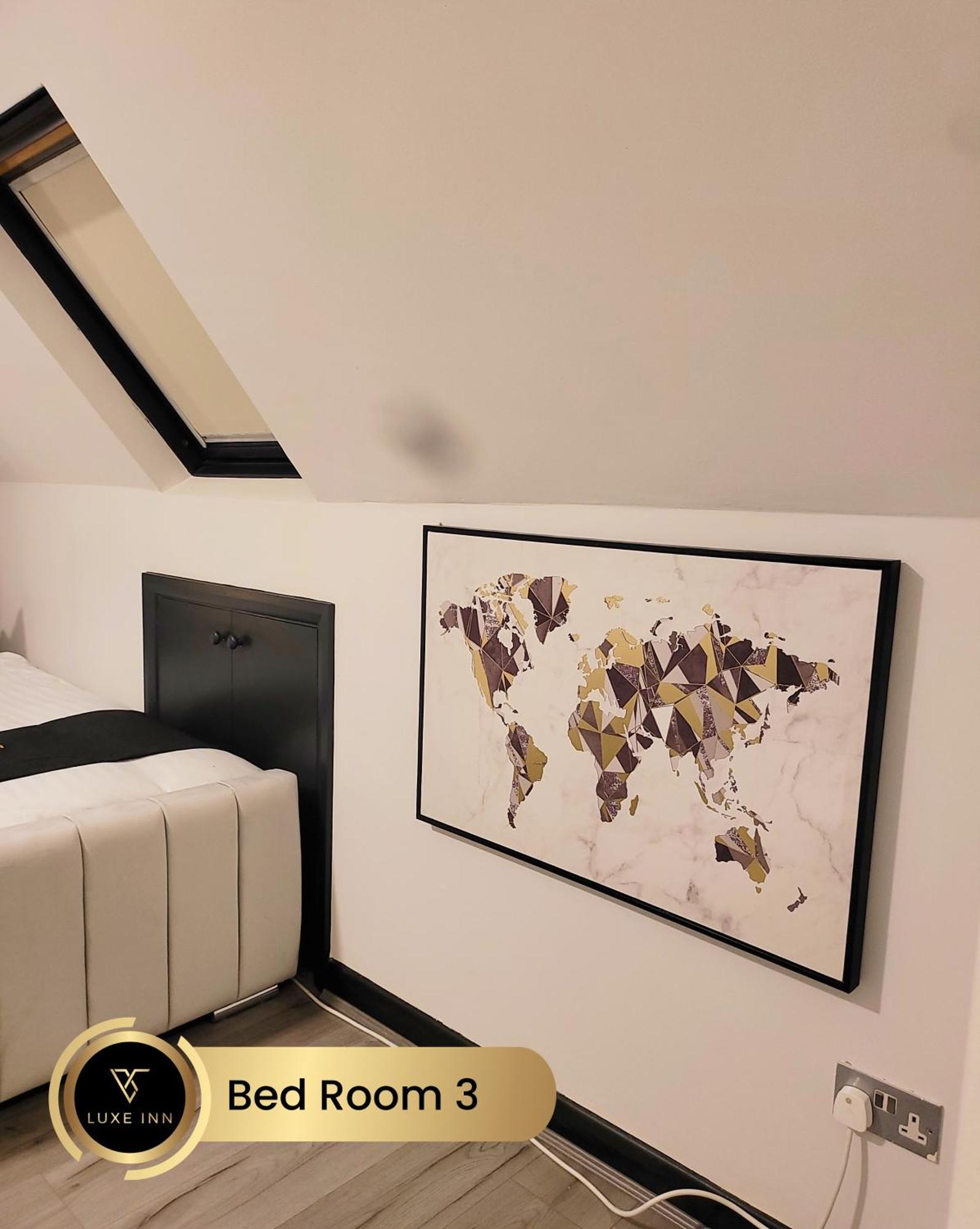 4 Bedroom House, Heathrow Airport, Luxe Inn 콘부룩 외부 사진