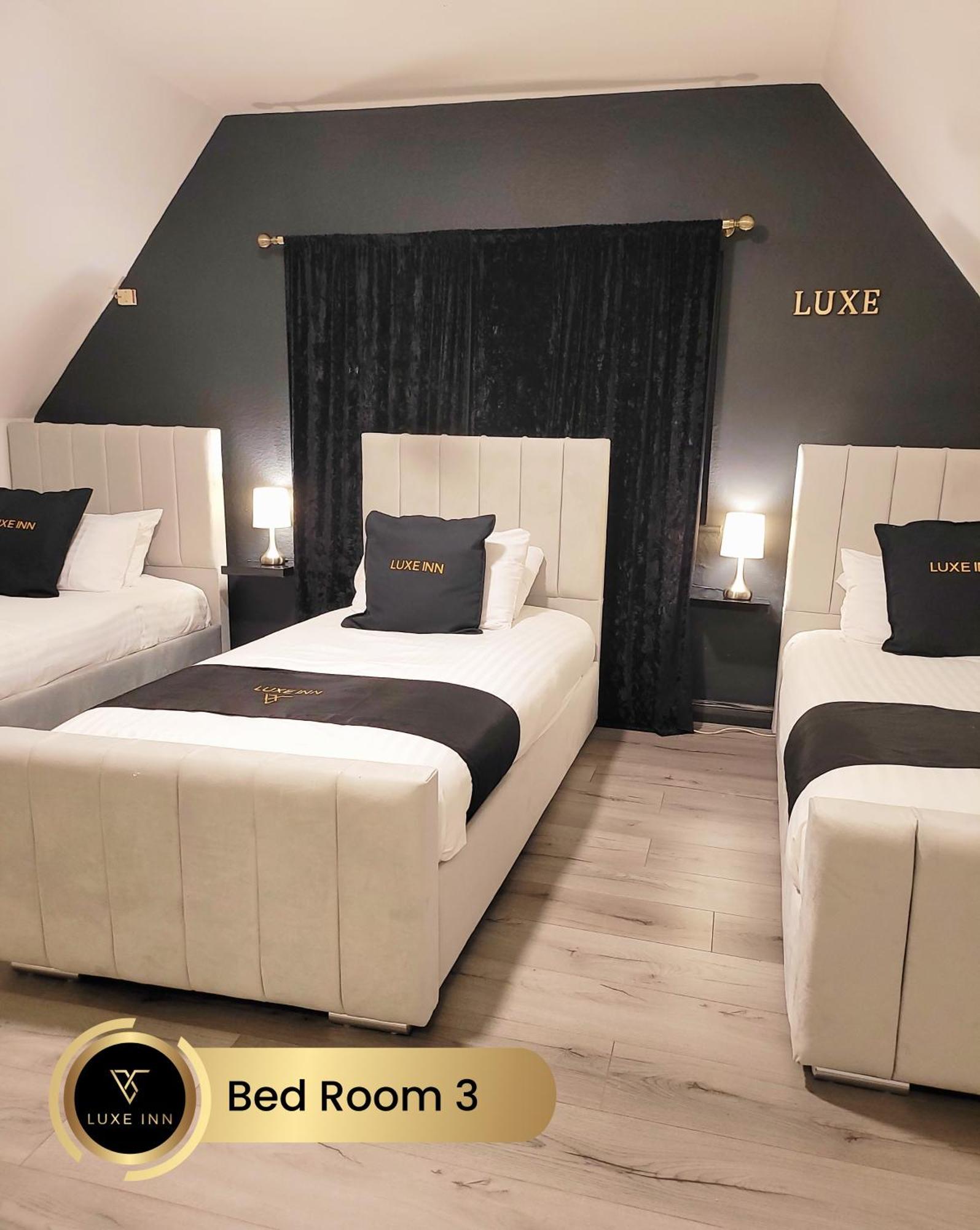 4 Bedroom House, Heathrow Airport, Luxe Inn 콘부룩 외부 사진