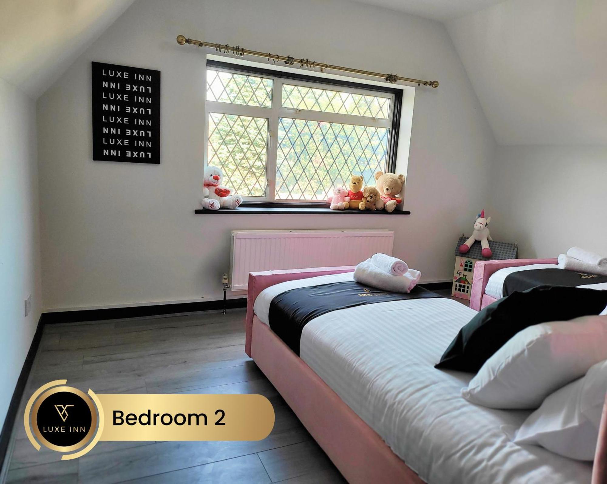 4 Bedroom House, Heathrow Airport, Luxe Inn 콘부룩 외부 사진