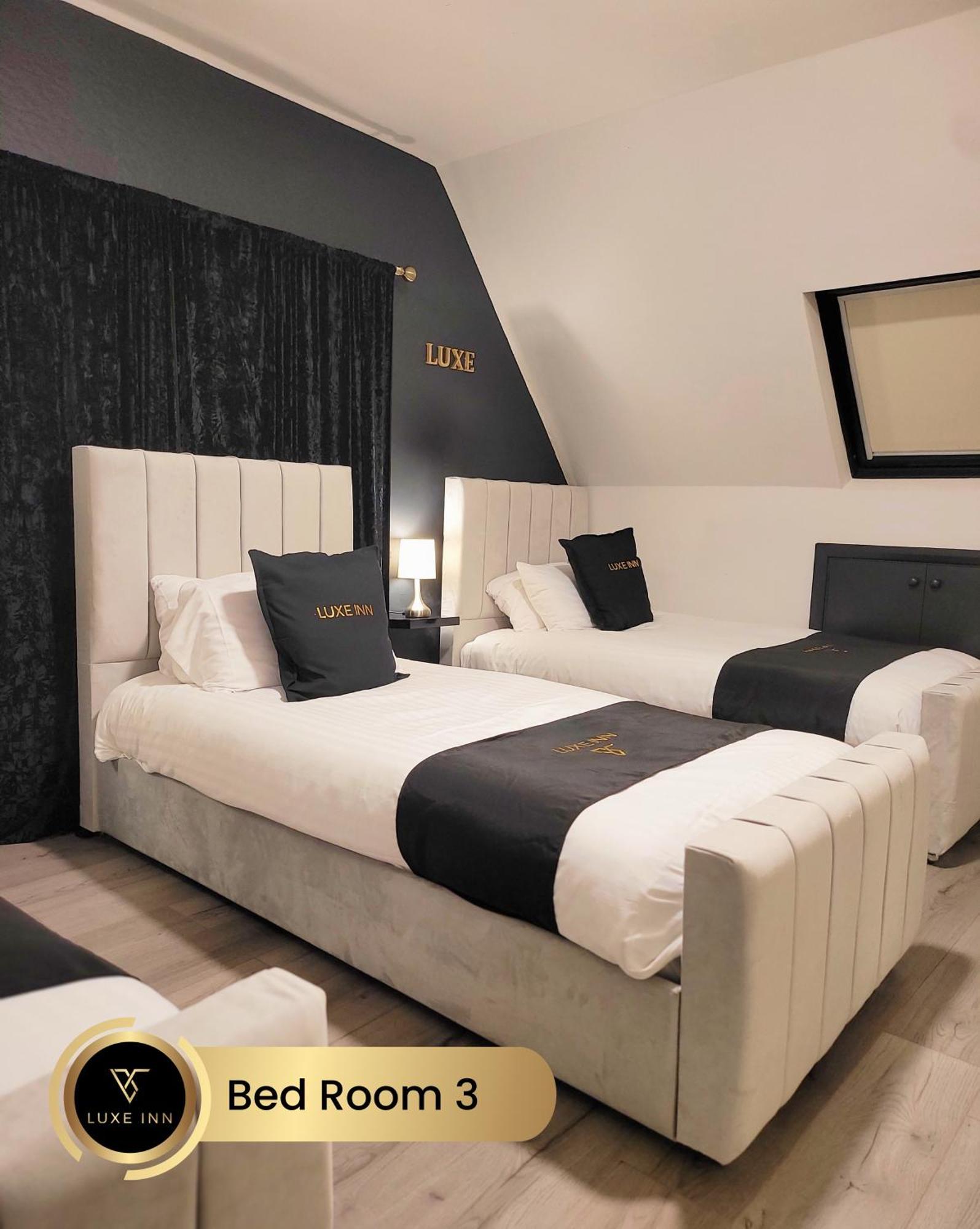 4 Bedroom House, Heathrow Airport, Luxe Inn 콘부룩 외부 사진