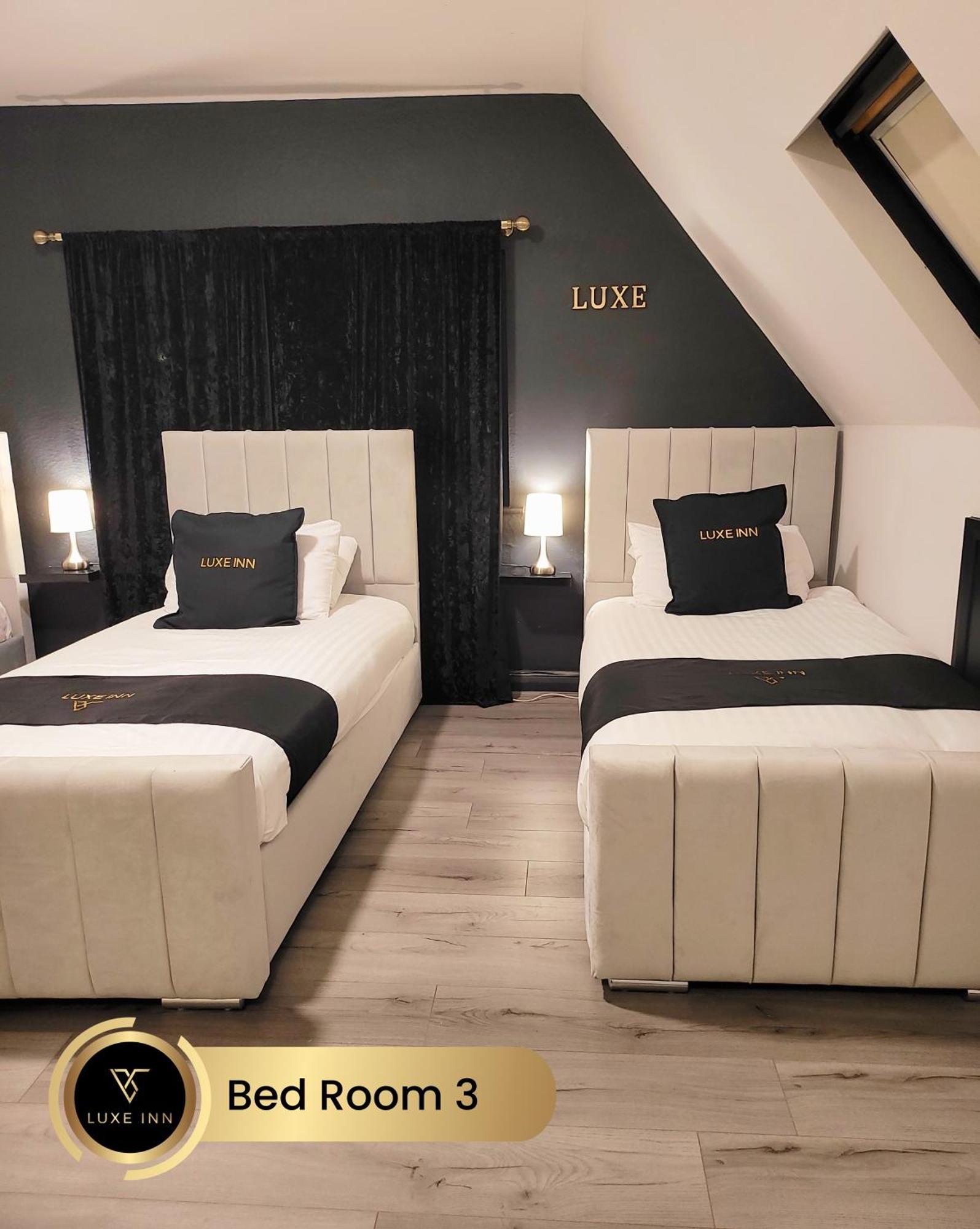 4 Bedroom House, Heathrow Airport, Luxe Inn 콘부룩 외부 사진