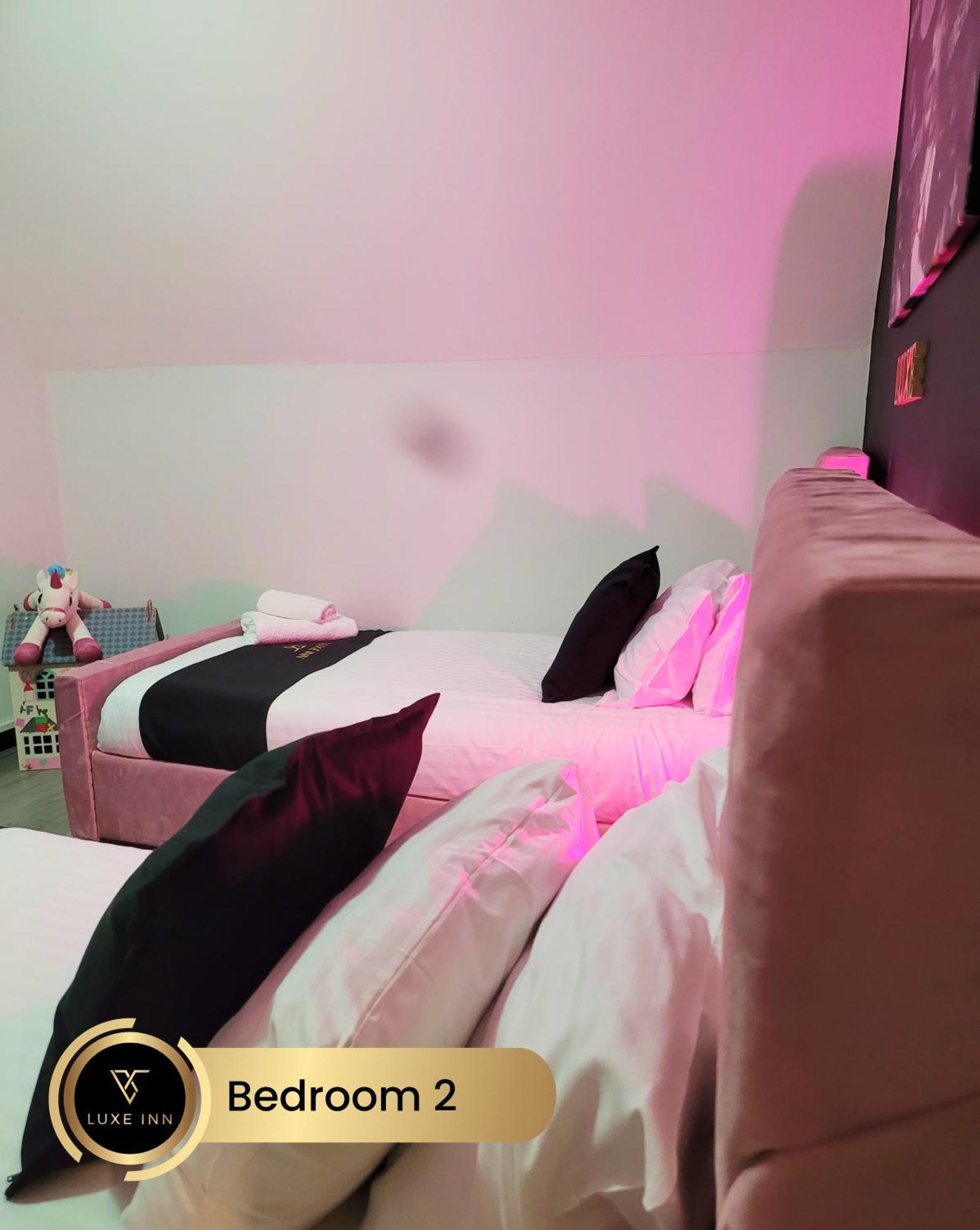 4 Bedroom House, Heathrow Airport, Luxe Inn 콘부룩 외부 사진