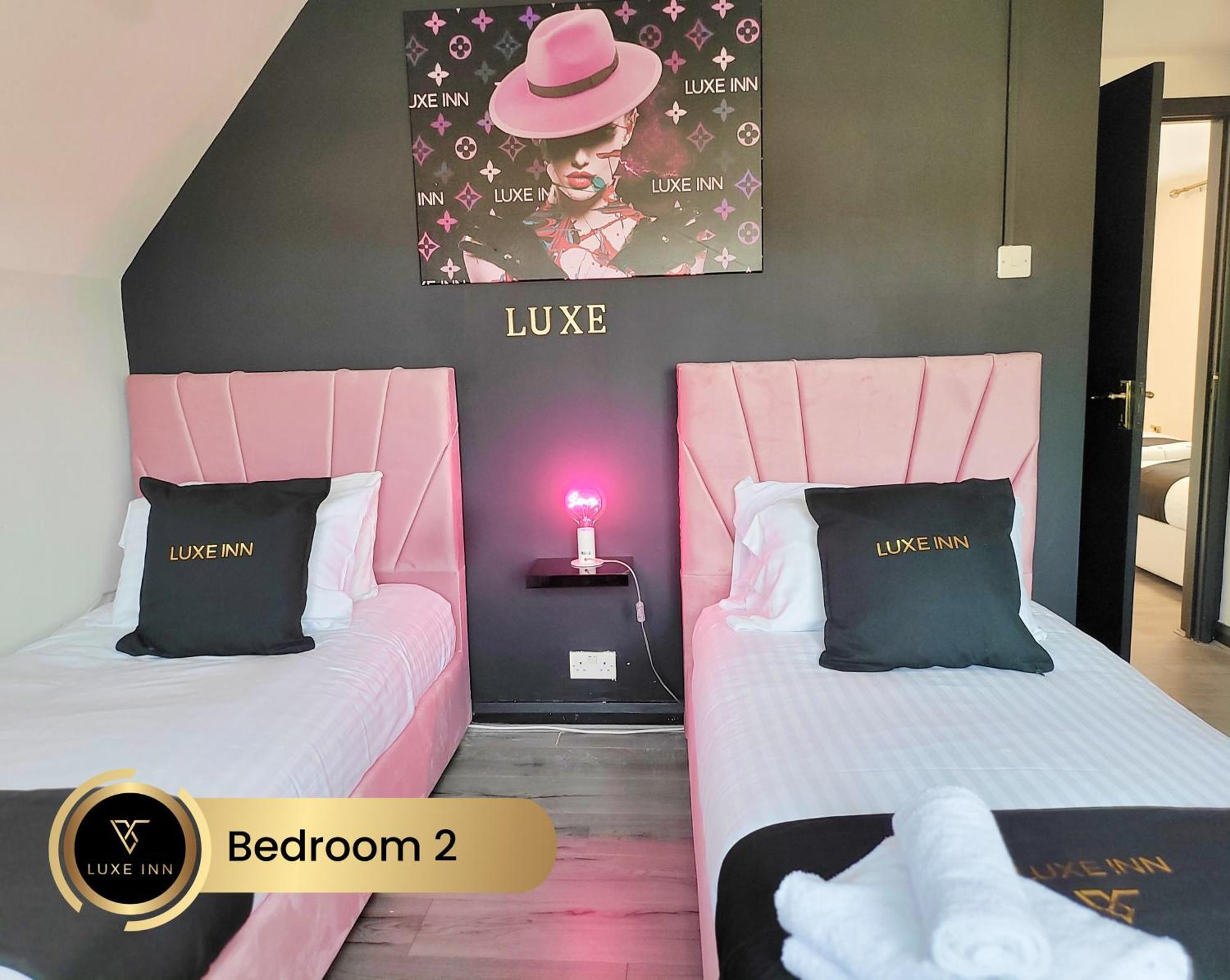 4 Bedroom House, Heathrow Airport, Luxe Inn 콘부룩 외부 사진