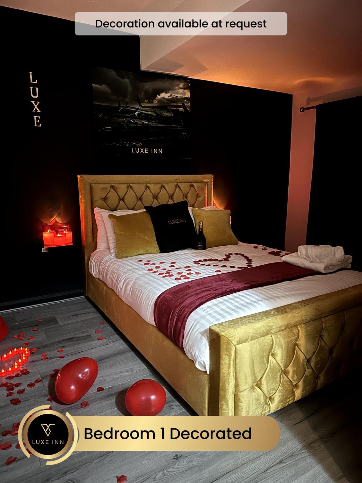 4 Bedroom House, Heathrow Airport, Luxe Inn 콘부룩 외부 사진