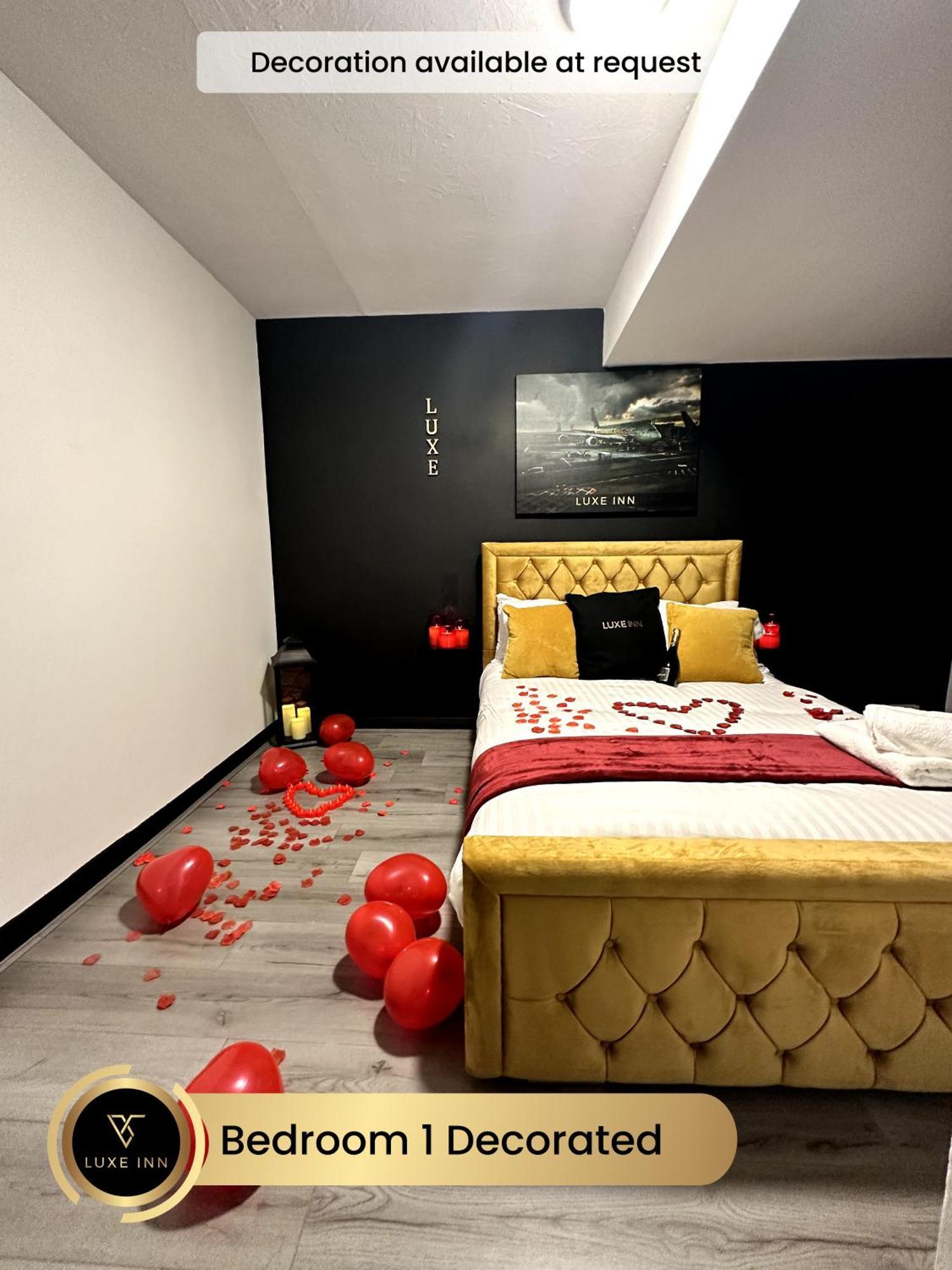 4 Bedroom House, Heathrow Airport, Luxe Inn 콘부룩 외부 사진