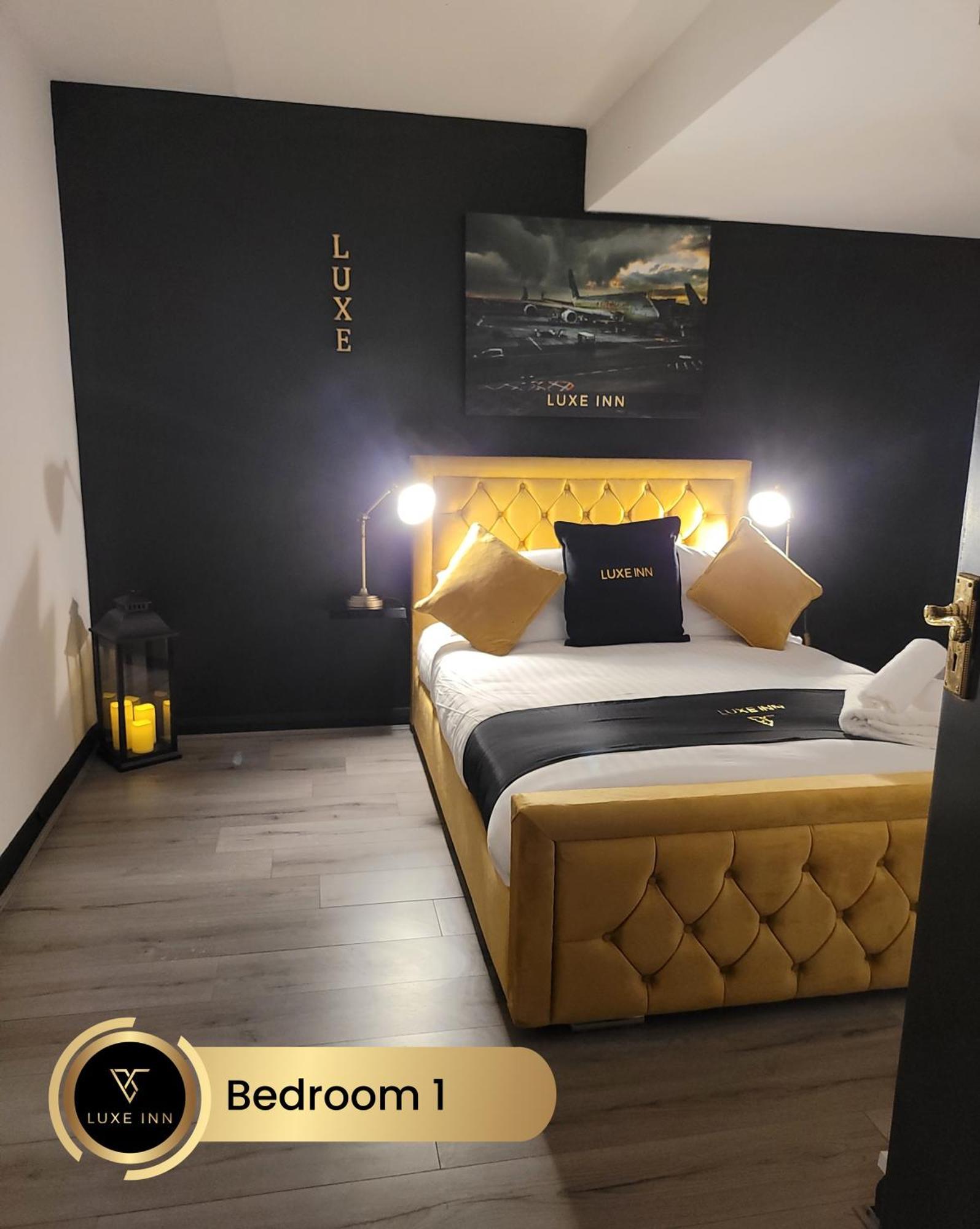 4 Bedroom House, Heathrow Airport, Luxe Inn 콘부룩 외부 사진