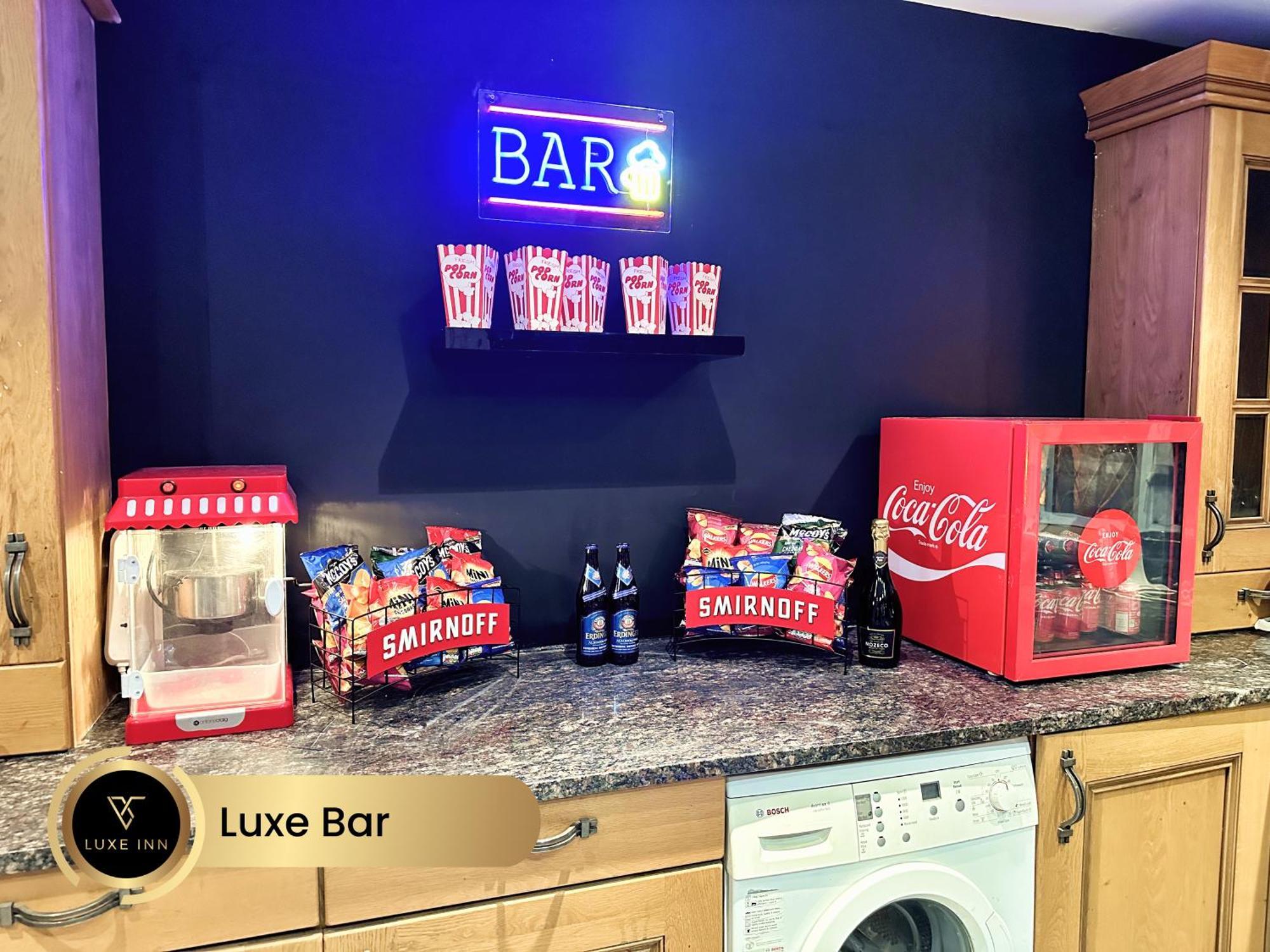 4 Bedroom House, Heathrow Airport, Luxe Inn 콘부룩 외부 사진
