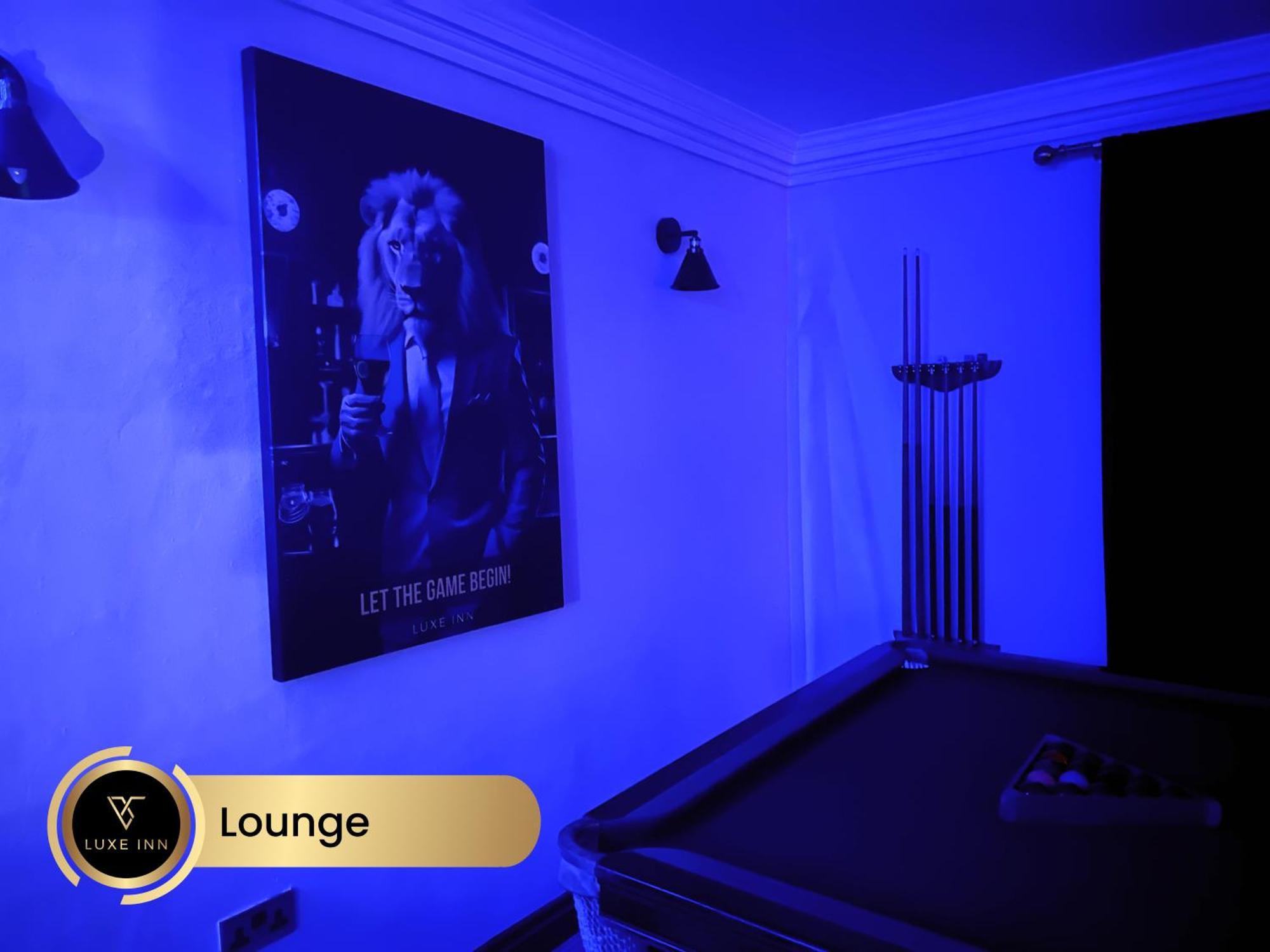 4 Bedroom House, Heathrow Airport, Luxe Inn 콘부룩 외부 사진