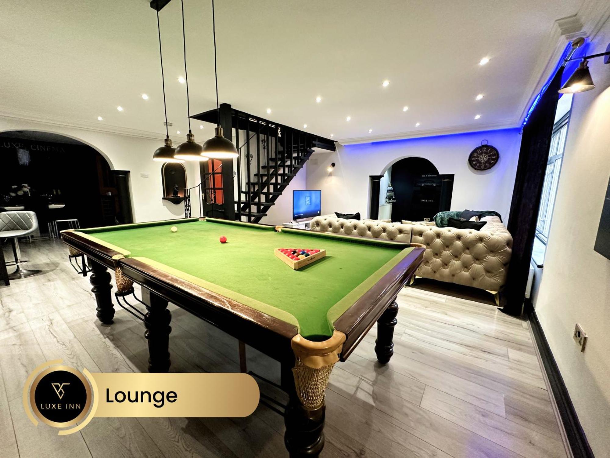 4 Bedroom House, Heathrow Airport, Luxe Inn 콘부룩 외부 사진