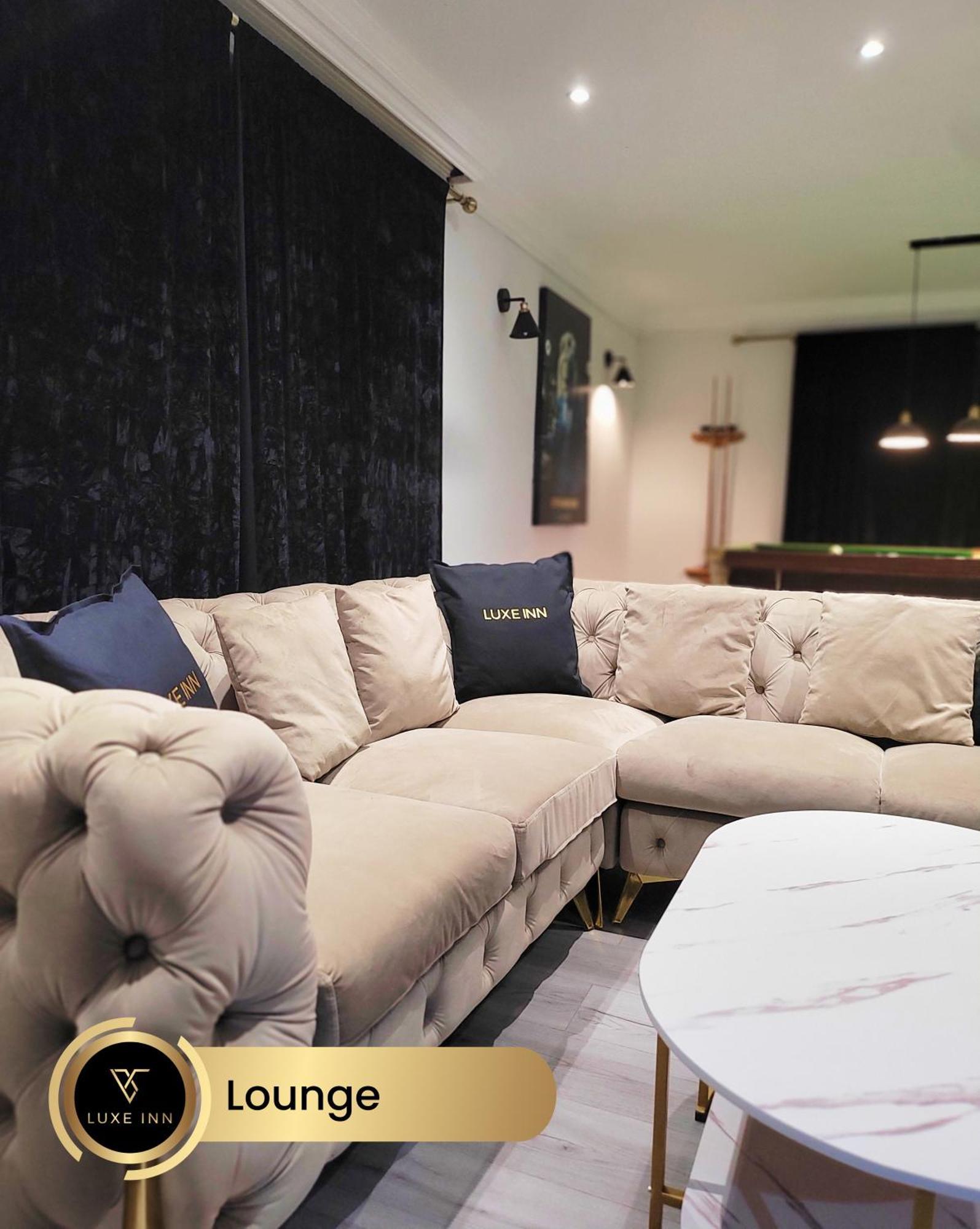 4 Bedroom House, Heathrow Airport, Luxe Inn 콘부룩 외부 사진