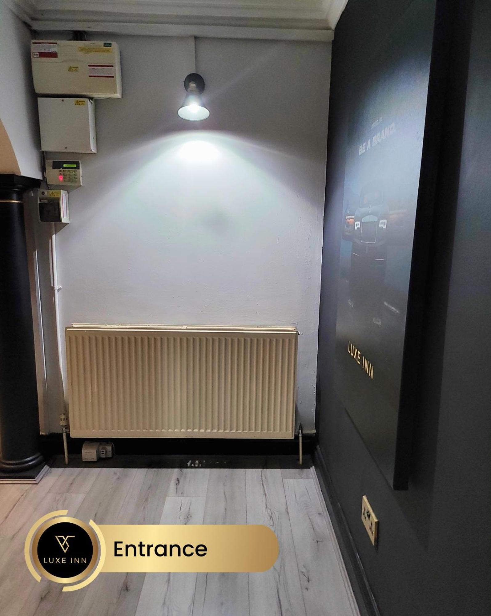 4 Bedroom House, Heathrow Airport, Luxe Inn 콘부룩 외부 사진